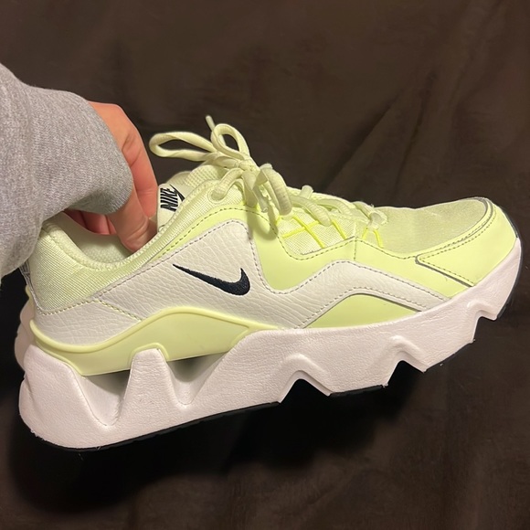 Nike RYZ 365 Barely Volt - Picture 4 of 6